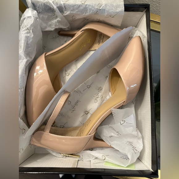 New THALIA SODI Vanessa Womens Nude Faux Patent Leather Charm Stilettos Size 7 - Picture 2 of 4